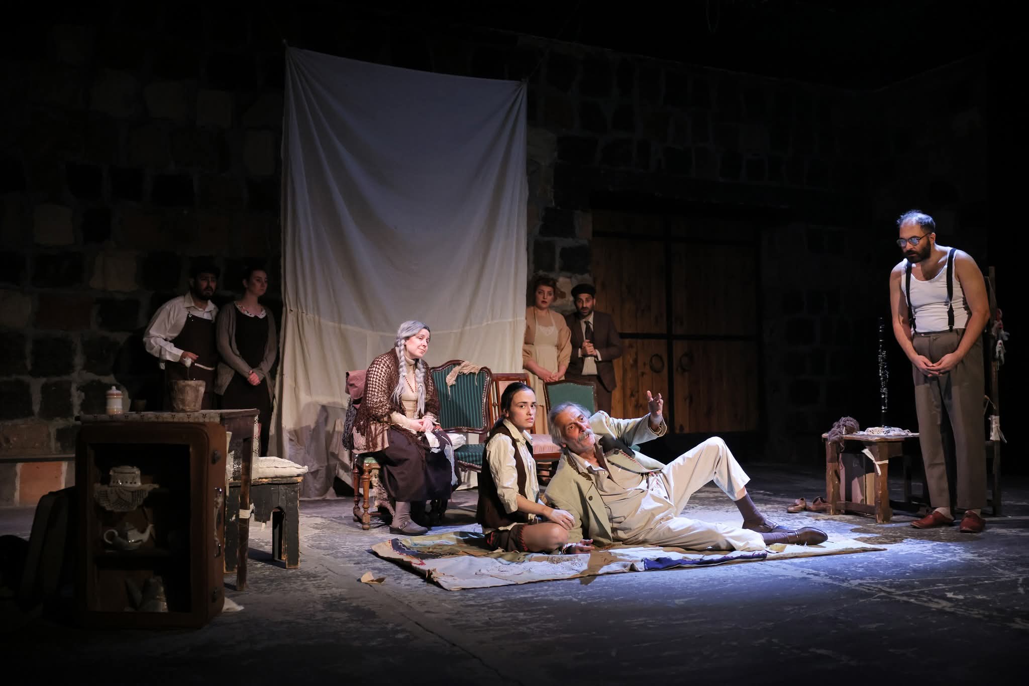 Հայ թատոնի դիմագիծը Պոլսում